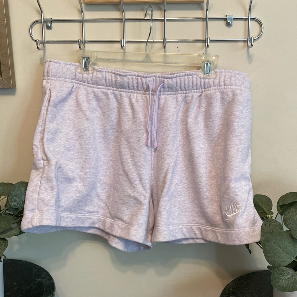 Nike Drawstring Women’s Shorts Sz XL in Lilac. Has pockets. Great condition.
